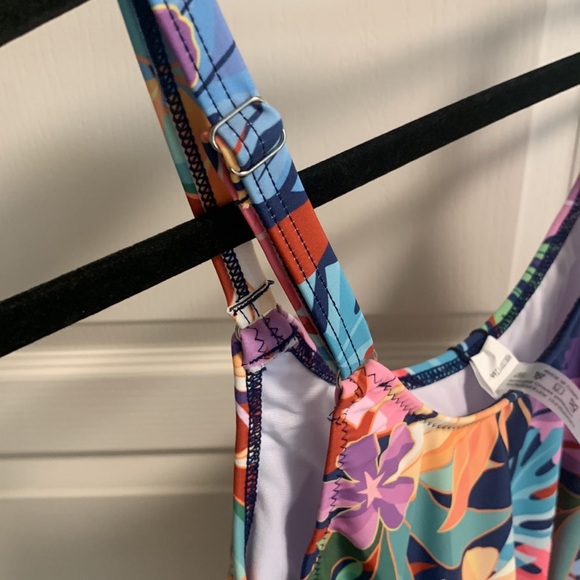 Tempt Me Cut Out Side Detailing Colourful Leaves One Piece Swimsuit Size M NWT - Picture 10 of 11